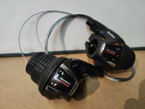 MANETTES REVOSHIFT SHIMANO 3x7