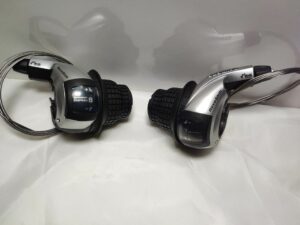 Paire de manettes SHIMANO Revoshift 3x8